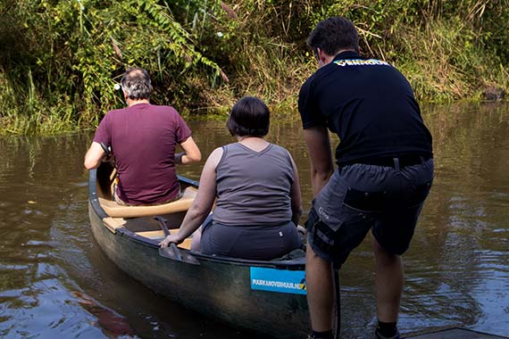 Gewichtsverdeling en instappen meerpersoons-kano