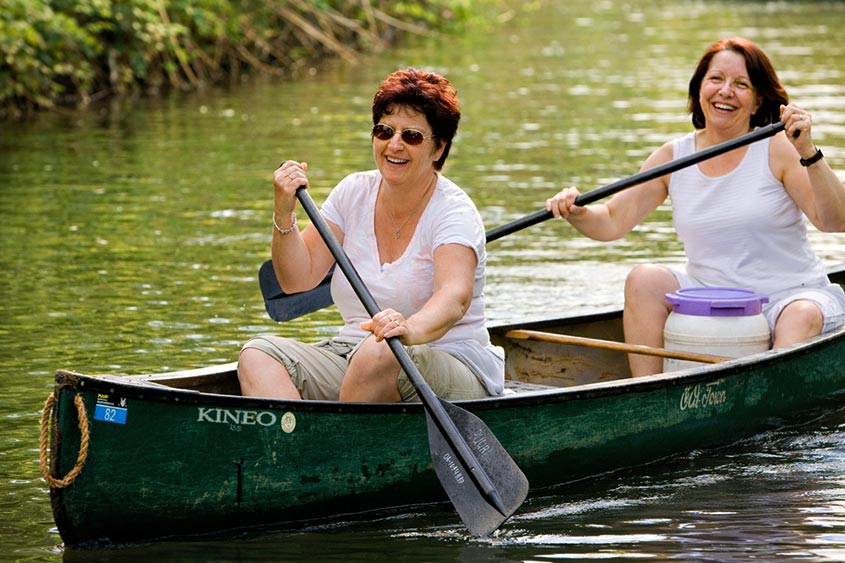 Kano op de Dommel in Eindhoven midden in de natuur