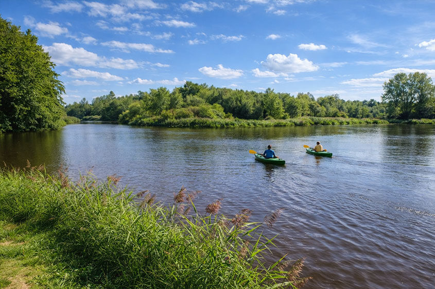Kanovaren langs natuurgebied De Klotputten in Eindhoven